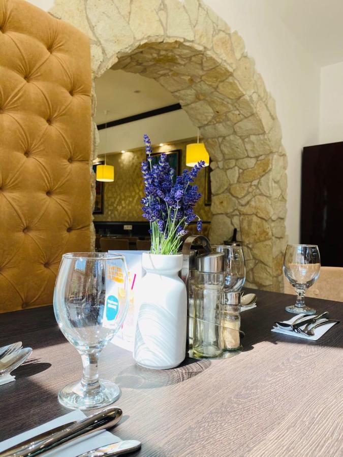 Toldi Fogado Hotel