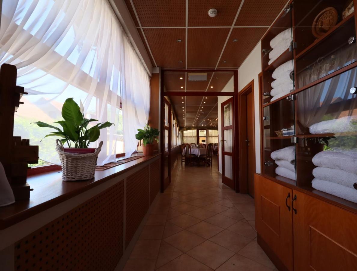 Hotel Toldi Fogado