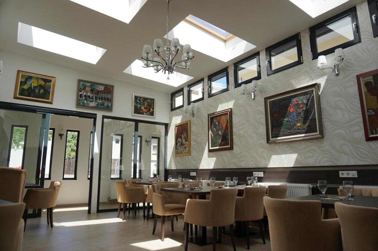 Toldi Fogado Hotel