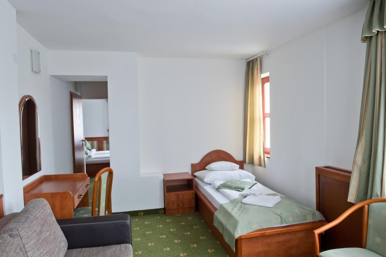 Hotel Toldi Fogado