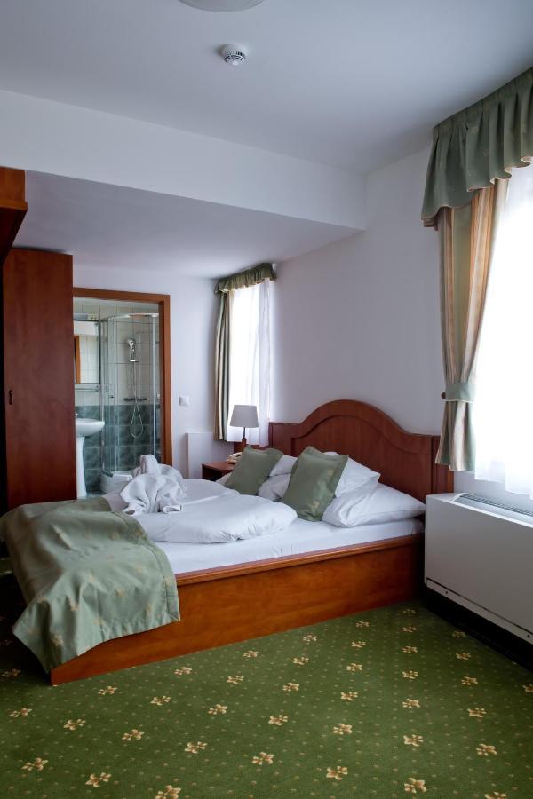 Toldi Fogado Hotel